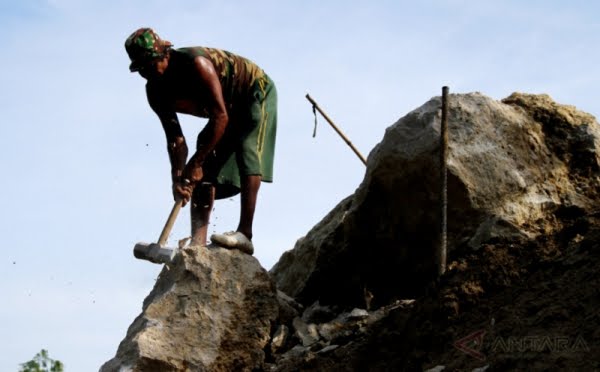Dianggap Tidak Bekerja dan Gagal, Walikota Ini Dipasung Masyarakatnya Sendiri Dianggap Tidak Bekerja dan Gagal, Walikota Ini Dipasung Masyarakatnya Sendiri