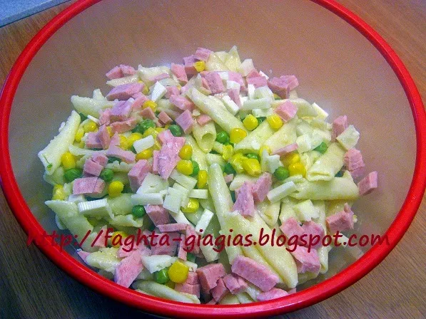 Τα φαγητά της γιαγιάς - Πολύχρωμη σαλάτα με πένες