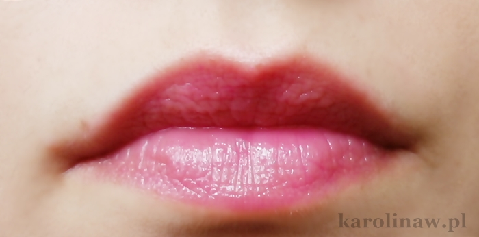 Baby Lips Cherry Me Maybelline  swatch blog kolor na ustach recenzja opinia blog trwałość działanie review