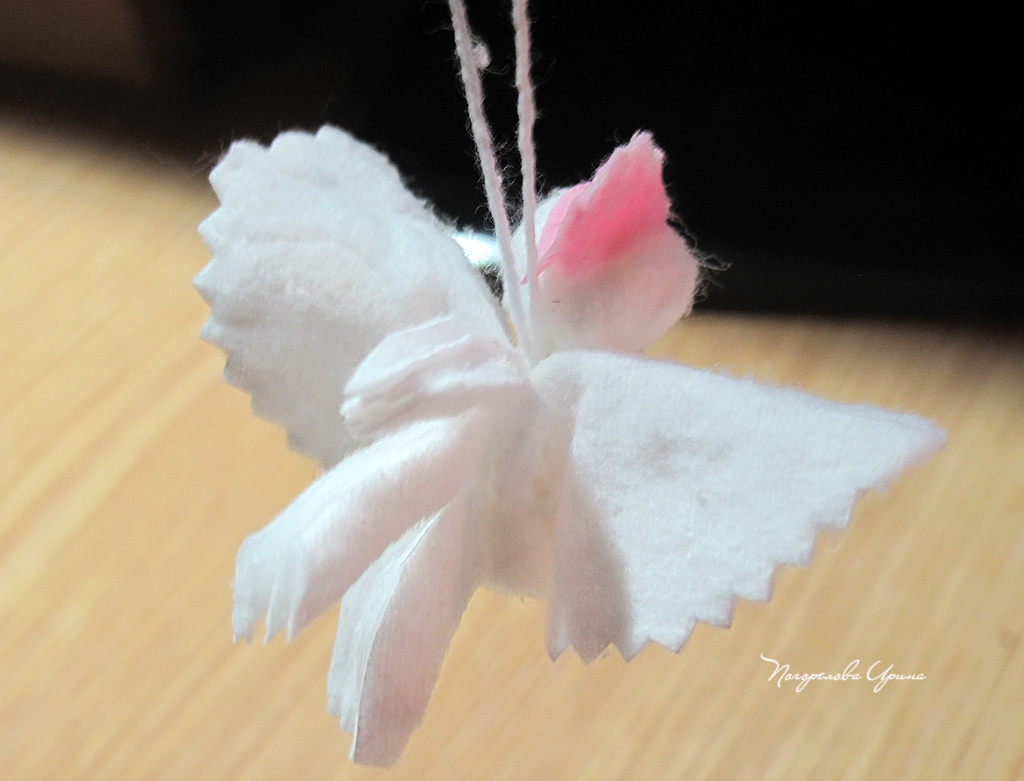 ангелок из ватных дисков своими руками. ангел из ватных дисков. ангел из ватных дисков своими руками. поделка ангелочек из ватных дисков. новогодний ангел из ватных дисков.