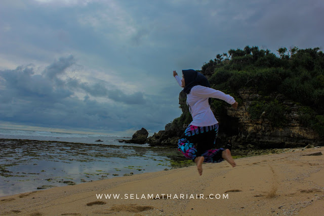 www.selamathariair.com - Pantai Watu Kodok Gunung Kidul