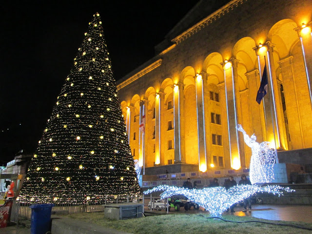 Las calles de Tbilisi se iluminan por Navidad