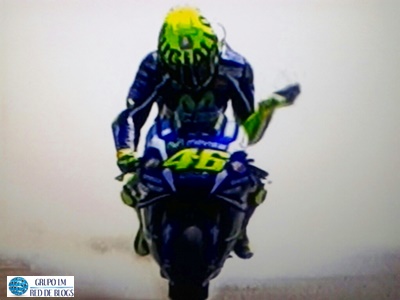 ROSSI ROMPE MOTOR DE SU YAMAHA ROSSI ROMPE MOTOR DE SU YAMAHA