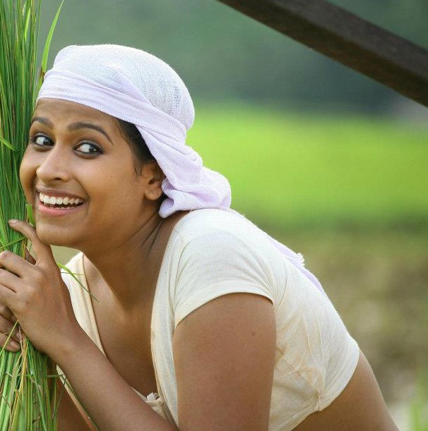 Sadhika Venugopal Hot Navel And Cleavage Show In Saree Mallufun Com Sadhika was recently seen raising the issue of child abuse and confessed that she is also a victim of such harassment. sadhika venugopal hot navel and