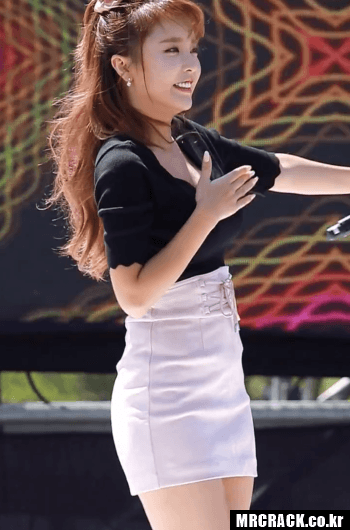 가리는 듯 가리지 않는 홍진영 누나 | 인스티즈