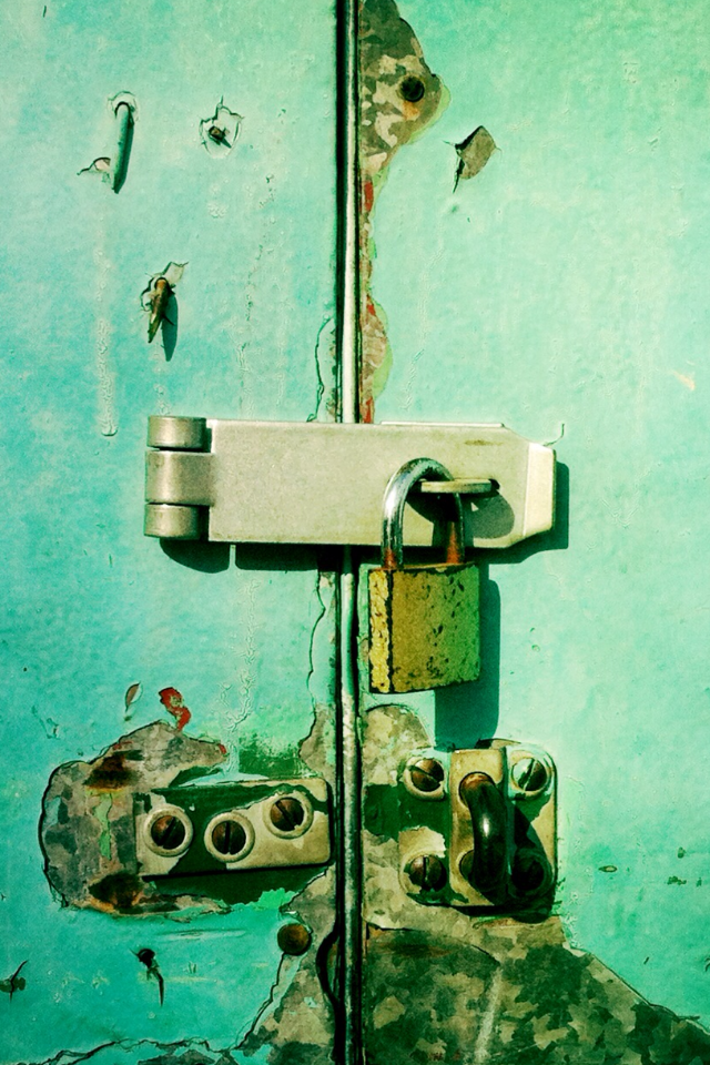 02.03.12_SlidetoUnlock9_iphone_wallpaper.PNG