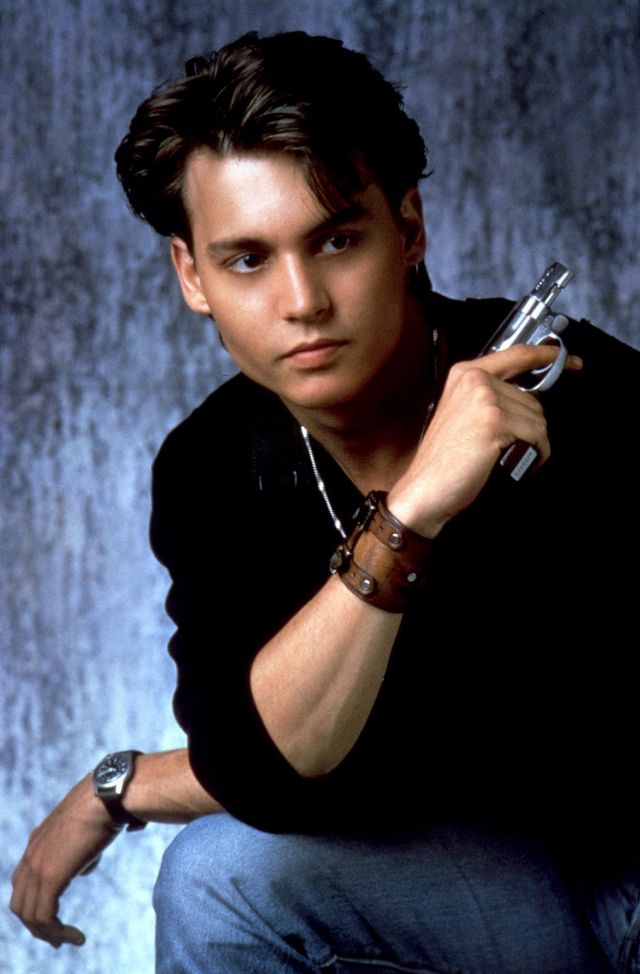 30 Amazing Photographs of a Young and Hot Johnny Depp From Between the 1980s and Early ’90 30 Amazing Photographs of a Young and Hot Johnny Depp From Between the 1980s and Early ’90