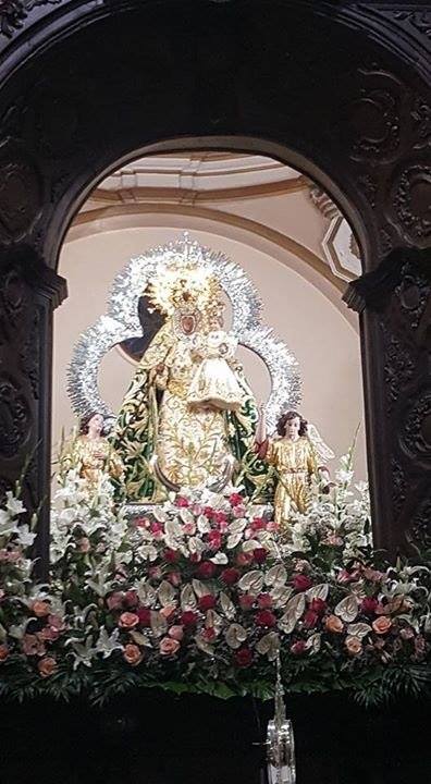 Floristería Casa Mercedes: Grandes arreglos florales: novena y tronos de la  Virgen del Collado de Santisteban del Puerto