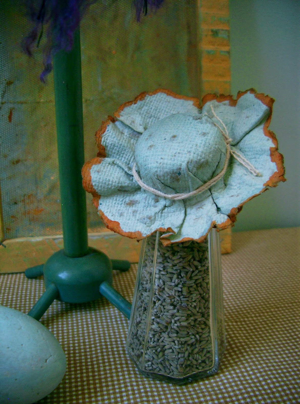 paper bonnet on shaker ©linda nelson 2015