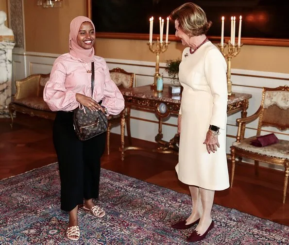 Queen Sonja brings together women with multicultural background for chatting. The MiRA Resource Centre, Immigrant and Refugee Women