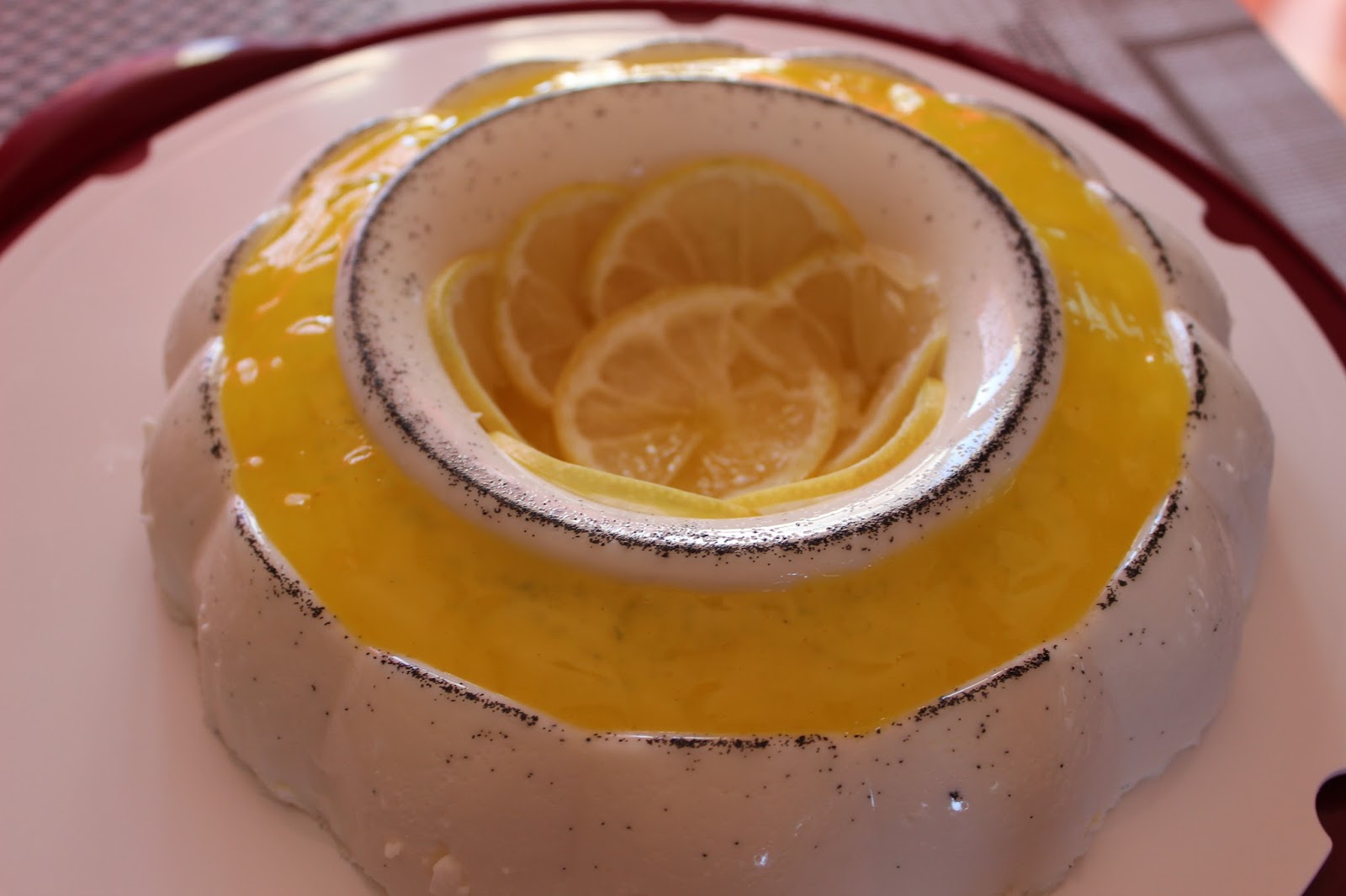 Panna cotta con gelatina al limone