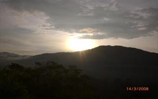 Matahari terbit di Bukit Asmara