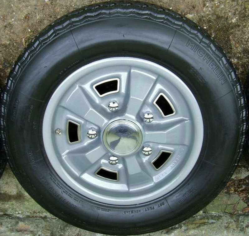 [Imagen: H88-Citroen-SM-Michelin-RR-Wheel-01.jpg]