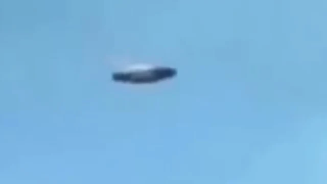 Amazing looking Flying Saucer UFO accelerates off reaching an insane speed instantly.