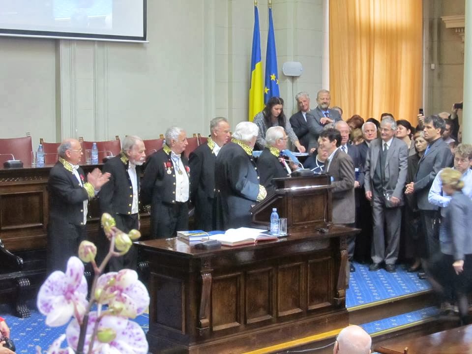 Sorin Udubasa in Aula Academiei, premiat, prof.de geologie(minerale), 8 Ian.2014, FB
