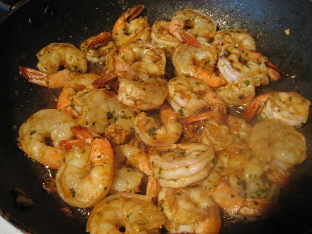 Camarones al Ajillo: Garlic Shrimp.