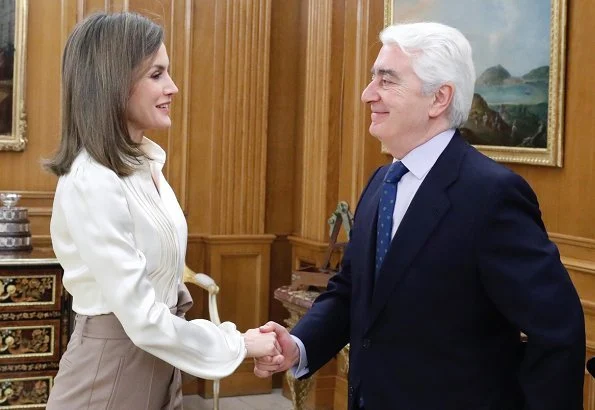 Queen Letizia wore camel Hugo Boss block-heel pumps, silky billow sleeve blouse and Atelier Swarovski Kalix Double Stud Pierced Earrings