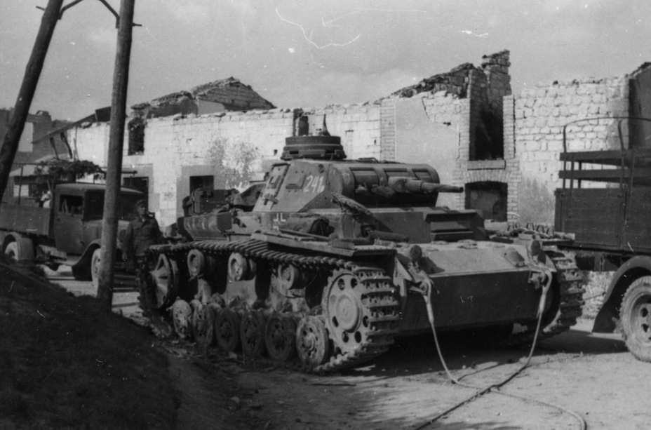 Tank Archives: Pz.Kpfw.III Ausf.E through F: The First Mass Medium