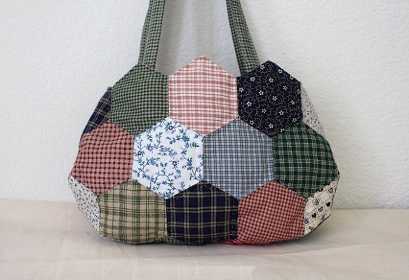 Hexagon patchwork hand bag. DIY tutorial in pictures.