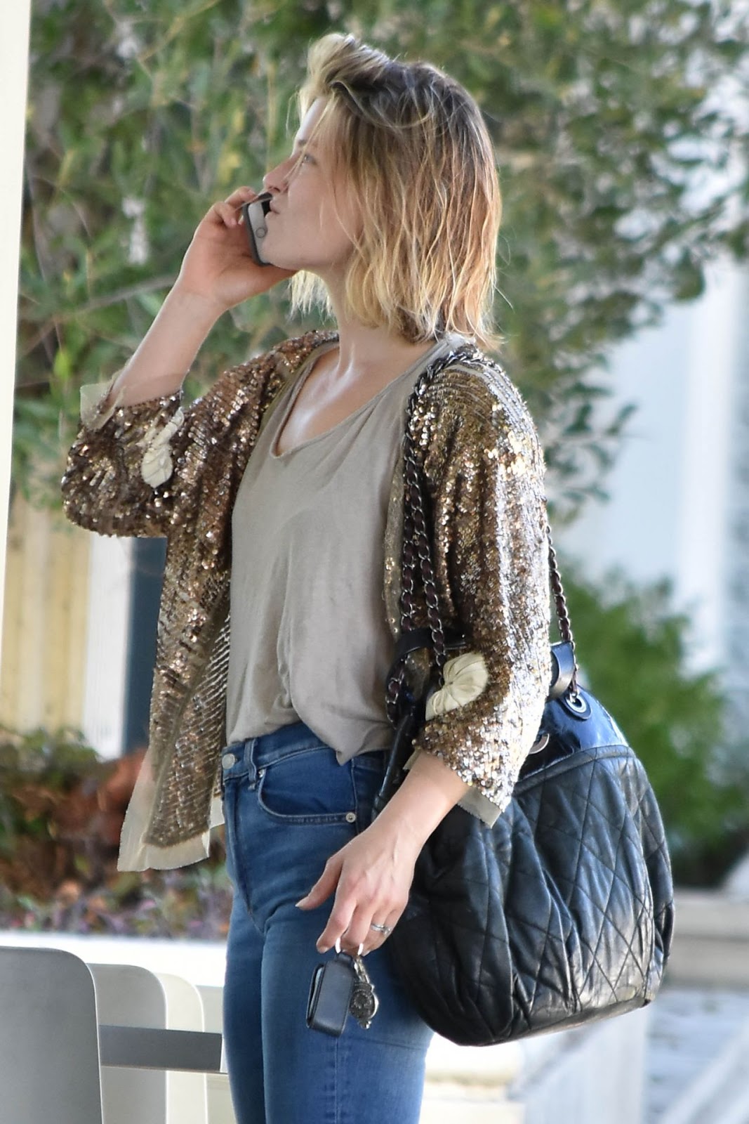 Ali Larter Christmas Shopping Pics in Brentwood - Hollywood Stars