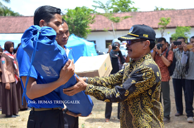 Penjabat Sekretaris Daerah Kukuhkan Petugas Kampung Siaga Bencana Panji Nawangkung Kecamatan Panggul