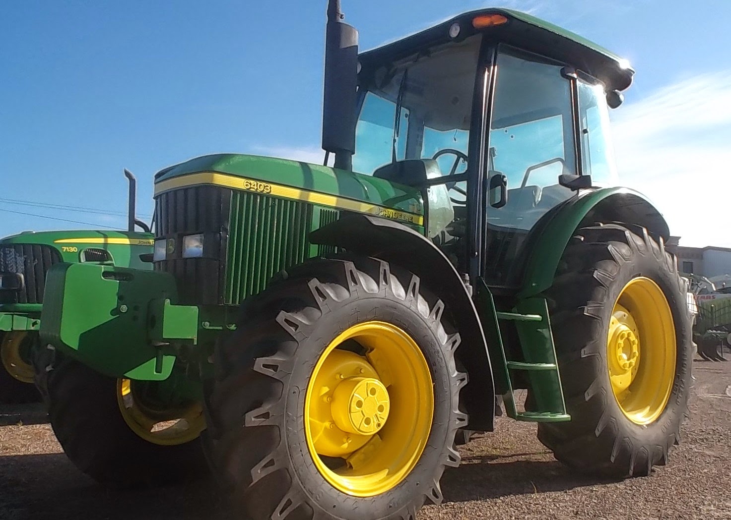 MAQUINARIA AGRICOLA INDUSTRIAL: Tractor John Deere 6403