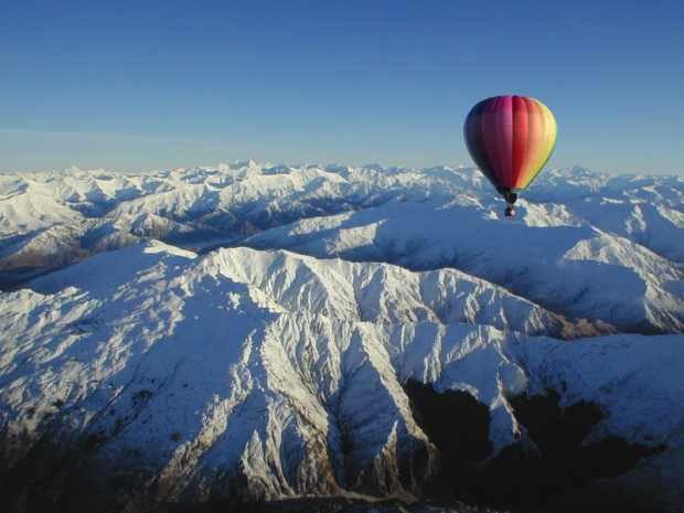 New Zealand Company To Offer World’s First Hot Air Balloon Skiing