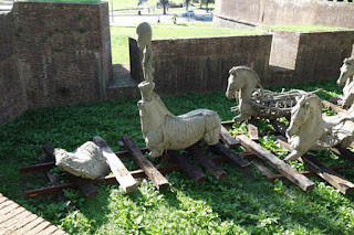 Gustavo Aceves horses migration sculpture exhibition Lapidarium Passo Sospeso Lucca Italy public art Gustavo Aceves horses migration sculpture exhibition Lapidarium Passo Sospeso Lucca Italy public art