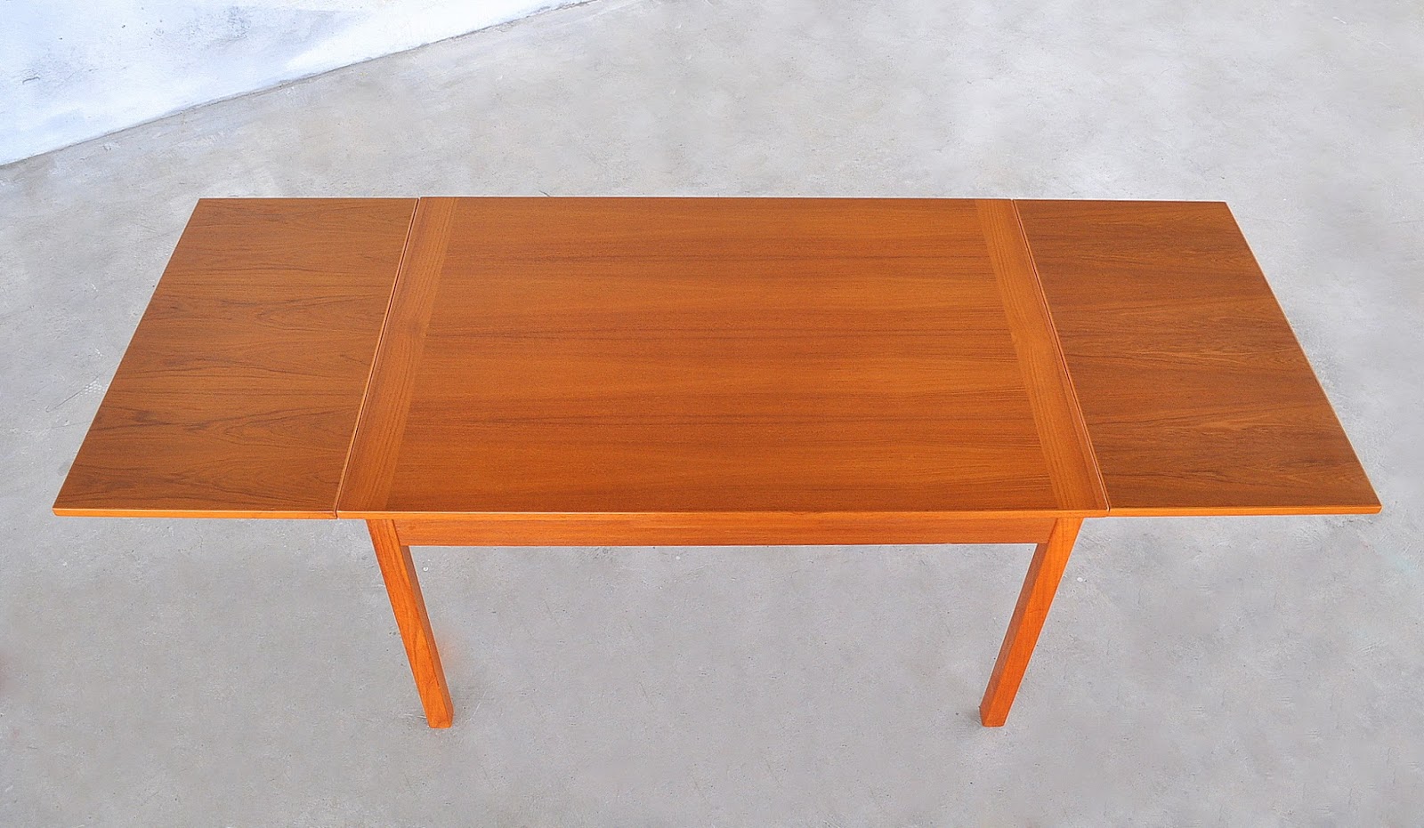 SELECT MODERN Danish Modern Teak Expandable Dining Room Table