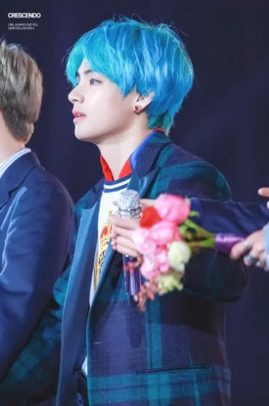 Taehyung "V" BTS 6 Tren Warna Rambut Idola K-Pop Pada Tahun 2019