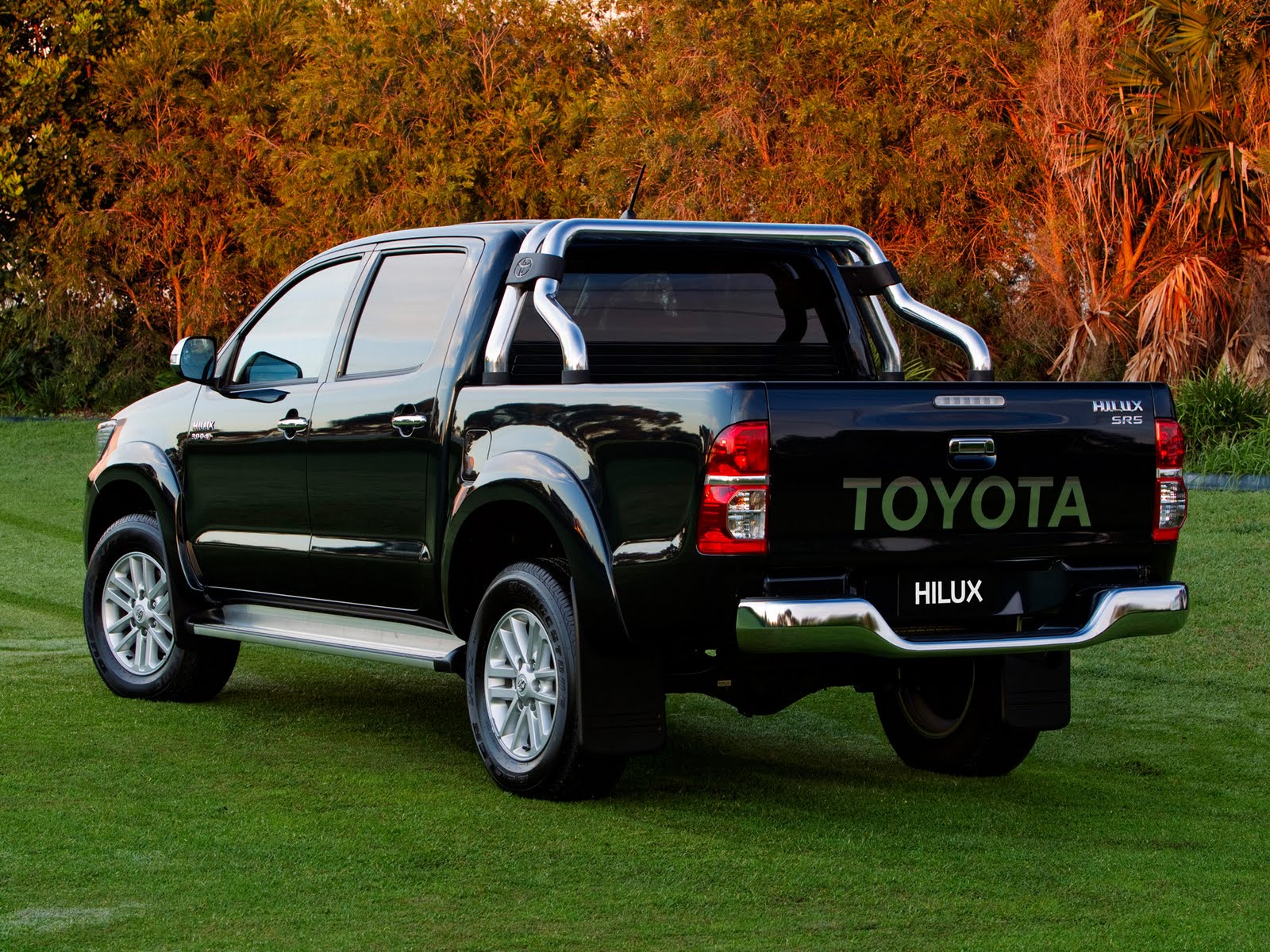 Toyota - Hilux 2011 - 3D HD Wallpapers