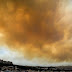 Ο καπνός από τη φωτιά στην Κινέτα σκέπασε τον ήλιο στην Αθήνα