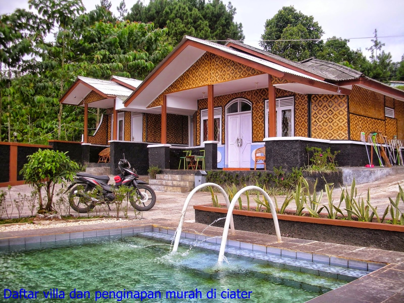 villa penginapan di ciater dengan kolam renang air panas alam