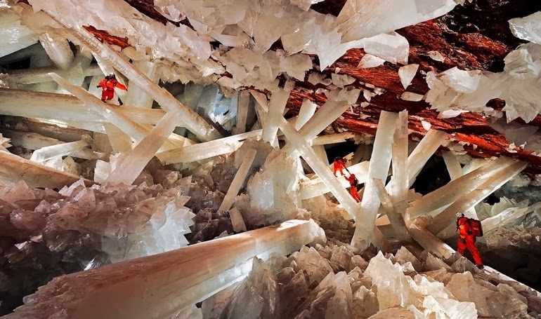 Giant crystal cave in Nacia, Mexico - 15 Things You Won't Believe Actually Exist In Nature