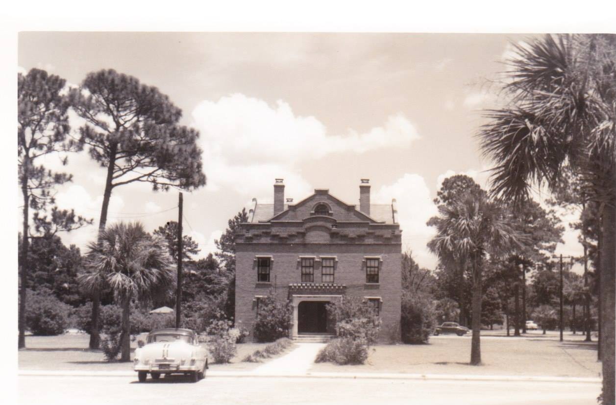 Camden County Courthouse in Woodbine