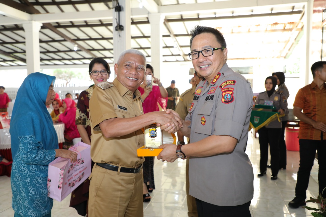 Wabup Asahan Surya saat acara pisah sambut Kapolres Asahan AKBP Yemi Mandagi. Wabup Asahan Surya saat acara pisah sambut Kapolres Asahan AKBP Yemi Mandagi.