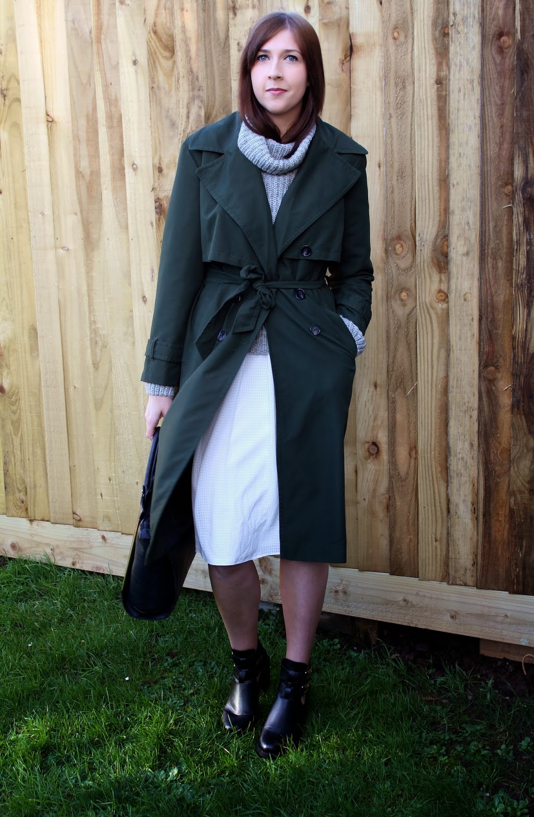asseenonme, wiw, whatimwearing, primark, newlook, shoezone, ootd, outfitoftheday, ootd, lookoftheday, lotd, trenchcoat, fbloggers, fblogger, fashion, fashionbloggers, fashionblogger, whiteskirt, winterfashion, rollneckjumper