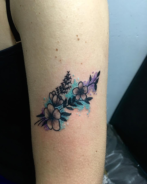 Tatuagens femininas em aquarela Tatuagens femininas em aquarela