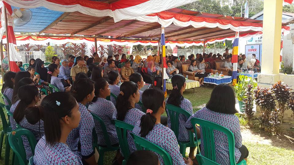 Tim Penggerak PKK Sekadau Bina Masyarakat di Desa Boti Tim Penggerak PKK Sekadau Bina Masyarakat di Desa Boti