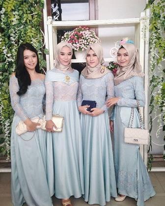 Model Gamis Brokat Wisuda