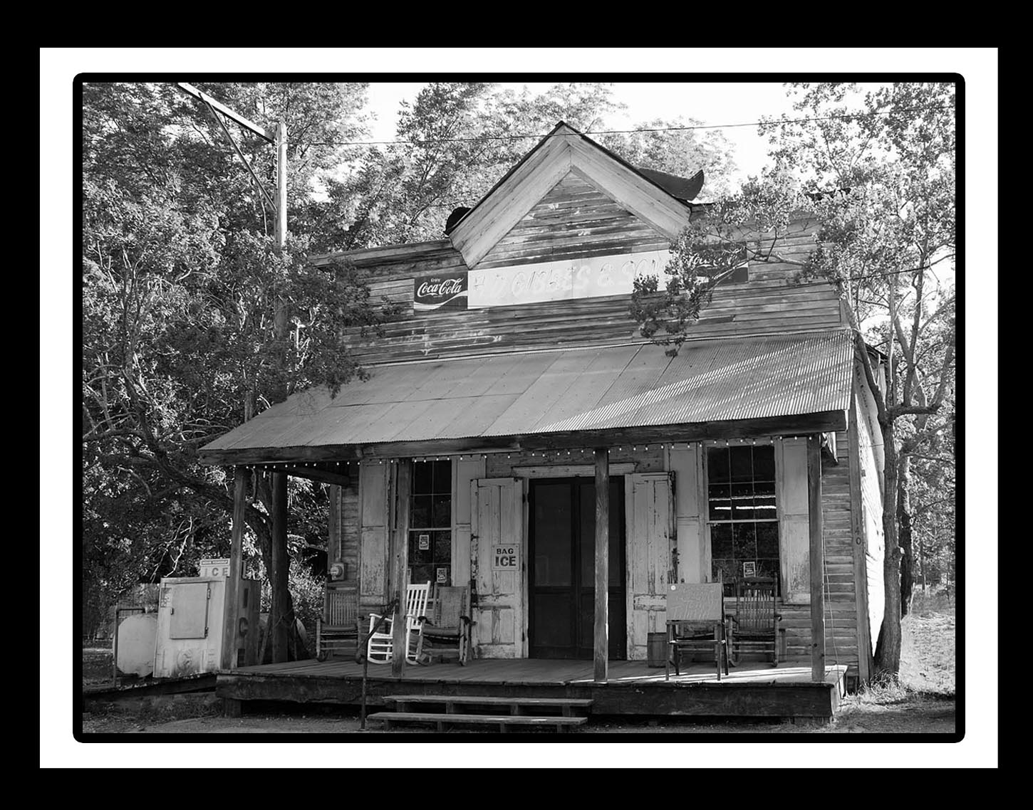 Southern Lagniappe: Images in Black and White