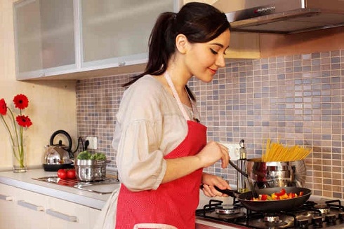 मासिक धर्म के समय महिलाओं को क्यों नहीं करने दिया जाता रसोई में काम?