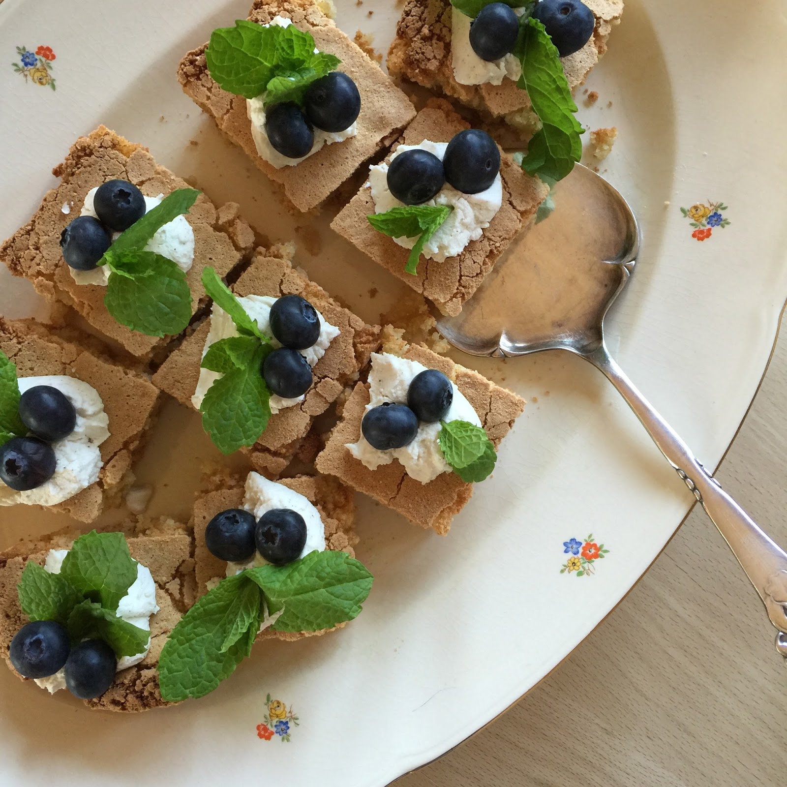 Karen Klarbæks Verden Mandelkagen til os uden gluten (indeholder dog