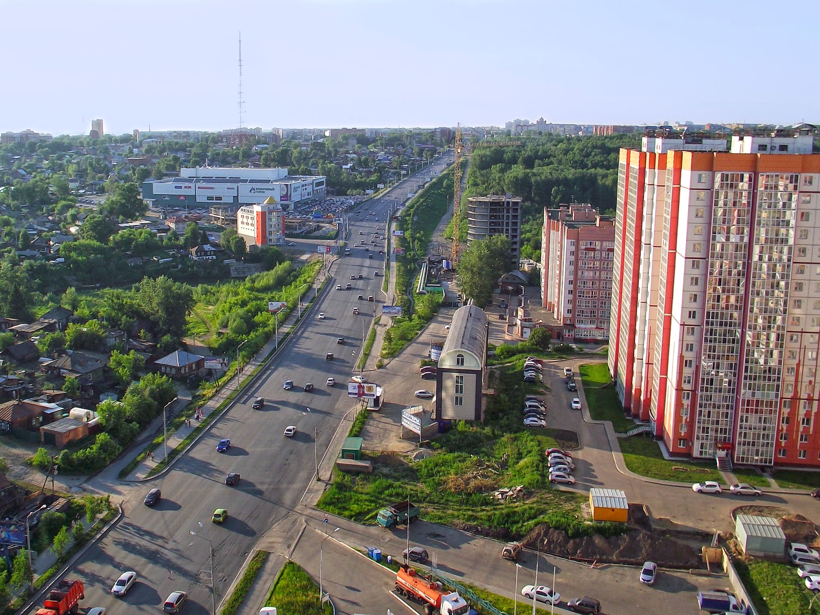 Комсомольский проспект, ТЦ Изумрудный город Томск с высоты