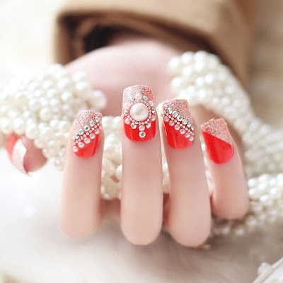 Uñas rojas con piedras Uñas rojas con piedras