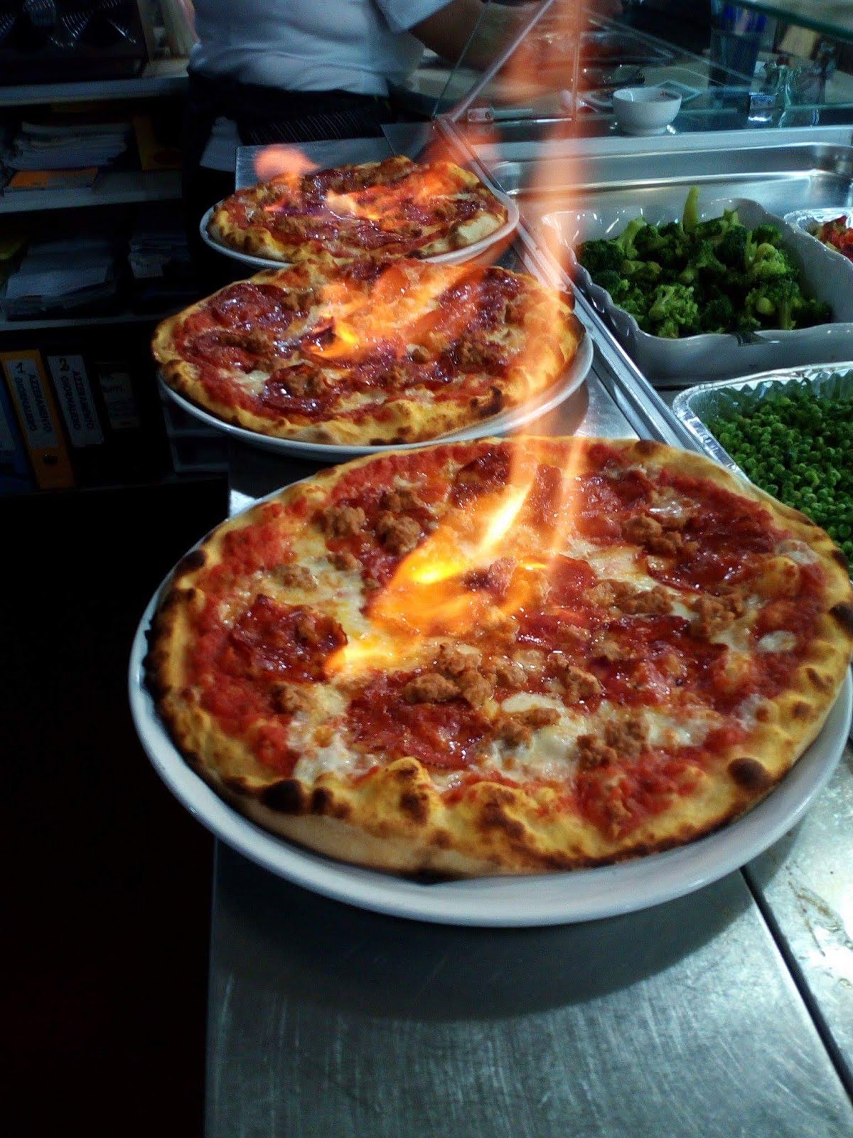 Pizzeria Rosticceria Etna, pizza al taglio, pizza da sporto, calzoni, insalate,  primi piatti, pani