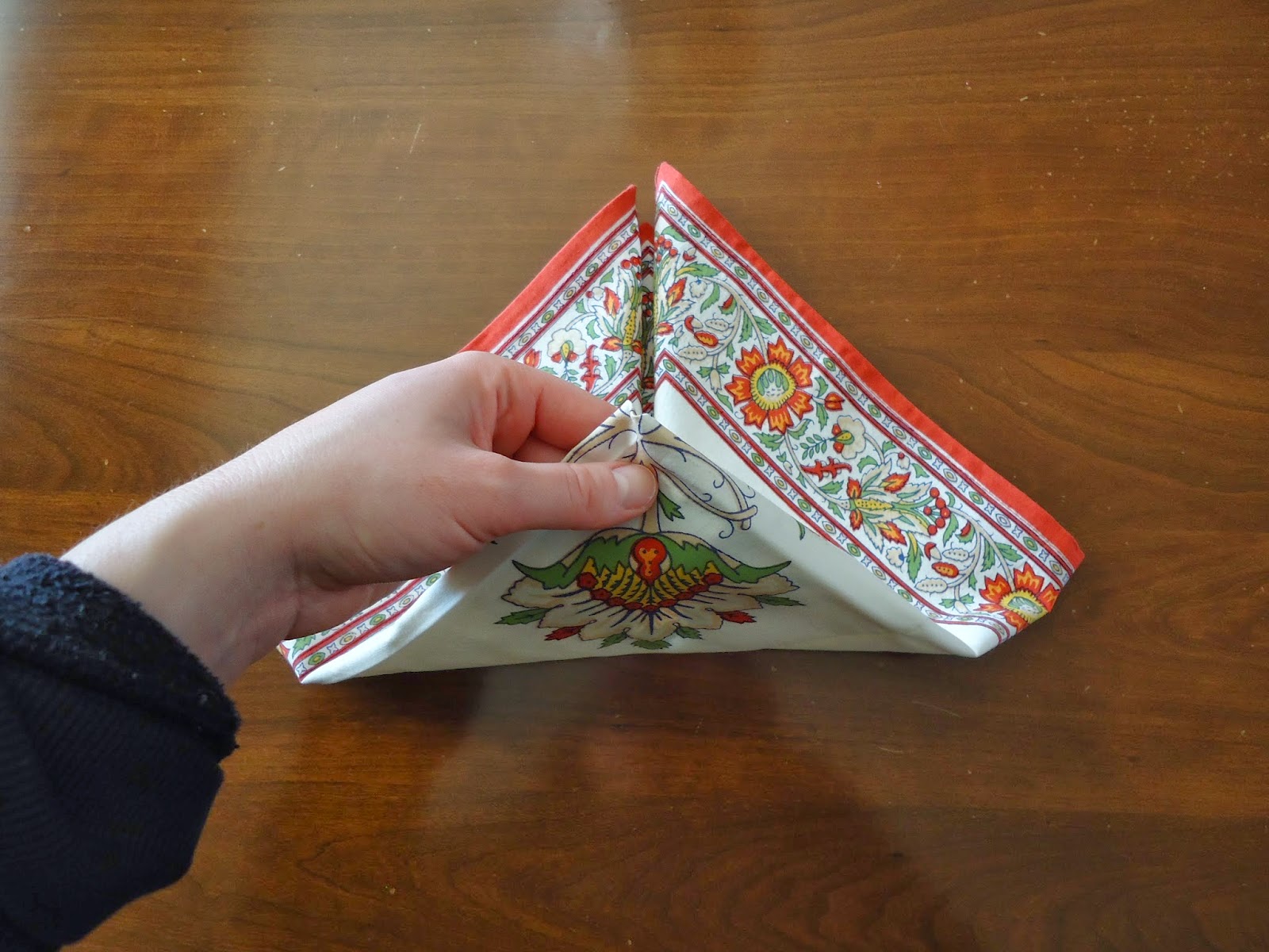 How to Napkin Folding Hat