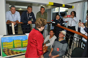 presidenta Dilma rousseff prestigia a exposição do artista ex morador de rua da cidade de são paulo