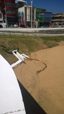 Praia de Santana ainda com os mesmo problemas. Isso é uma vergonha! Praia de Santana ainda com os mesmo problemas. Isso é uma vergonha!