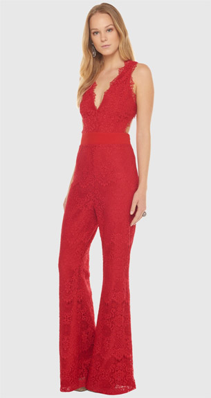 BO.BÔ macacão vermelho em renda decote V look para festas de final de ano macacão vermelho em renda decote V BO.BÔ look de festa